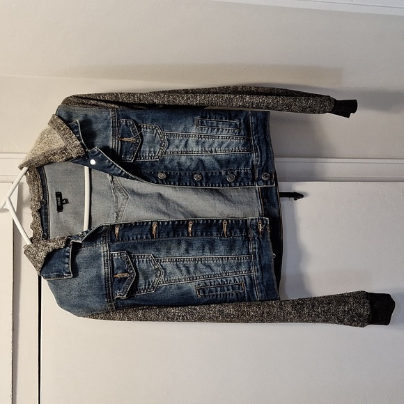 Jean jacket - Picture 1 of 3